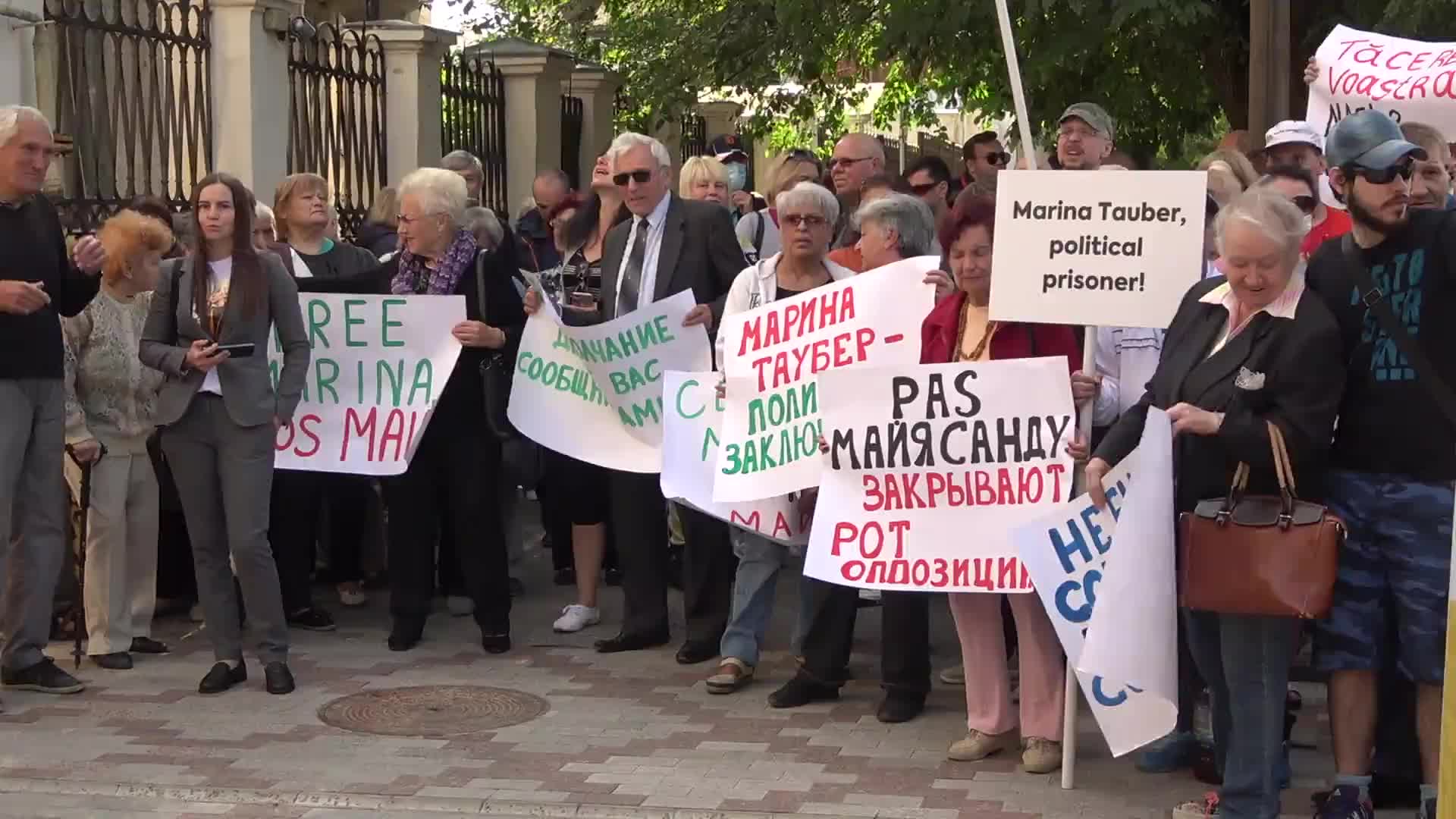 Protest organizat de Partidul „ȘOR” și PCRM, în fața Ambasadei Germaniei în Moldova: Nu fiți muți, orbi și surzi la abuzurile guvernării PAS!