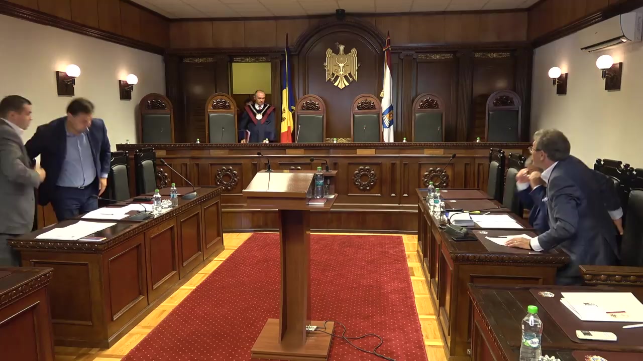 Ședința Curții Constituționale de examinare a sesizării pentru controlul constituționalității a decretului Președintelui Republicii Moldova privind desfășurarea referendumului republican consultativ
