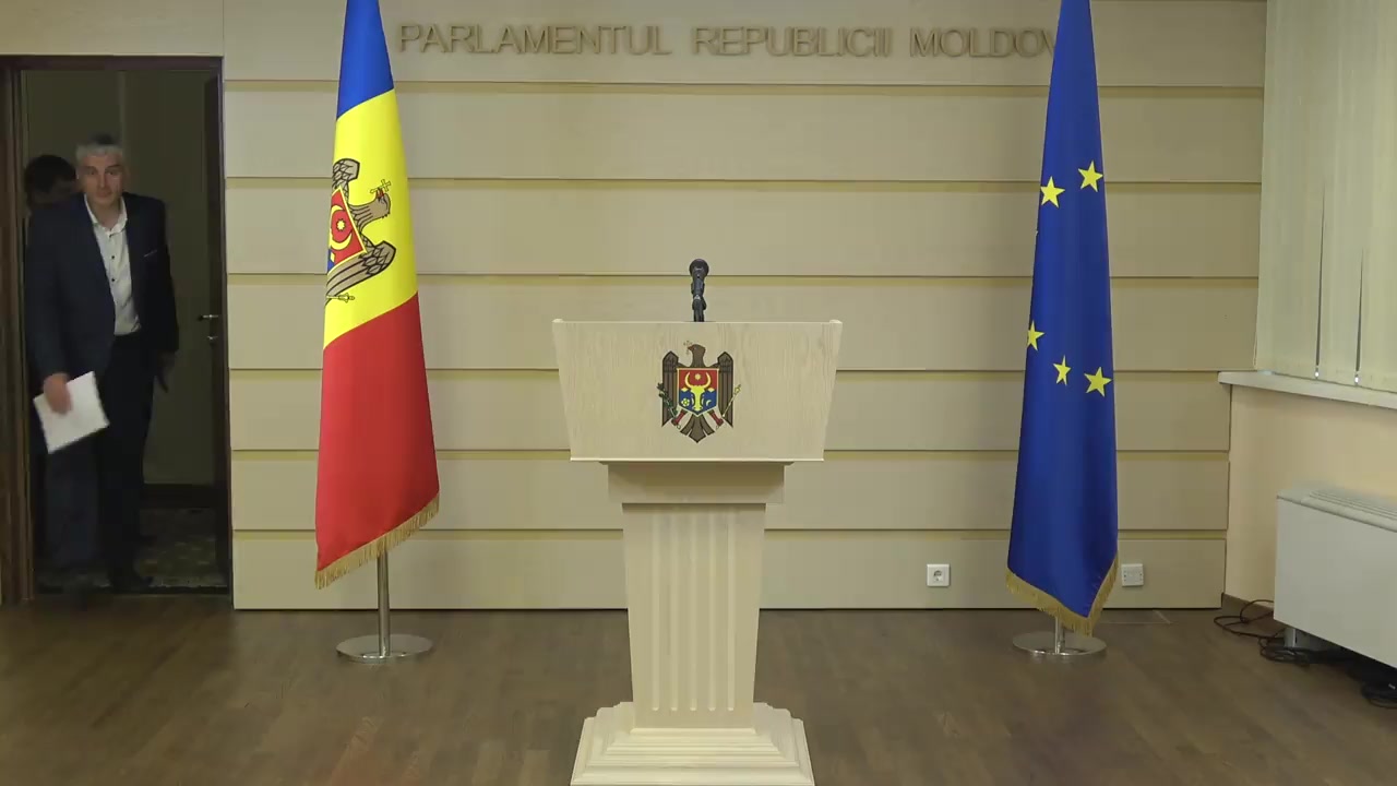 Briefing susținut de Președintele Comisiei de anchetă pentru elucidarea tuturor circumstanțelor devalizării sistemului bancar din Republica Moldova și investigării fraudei bancare, Alexandru Slusari