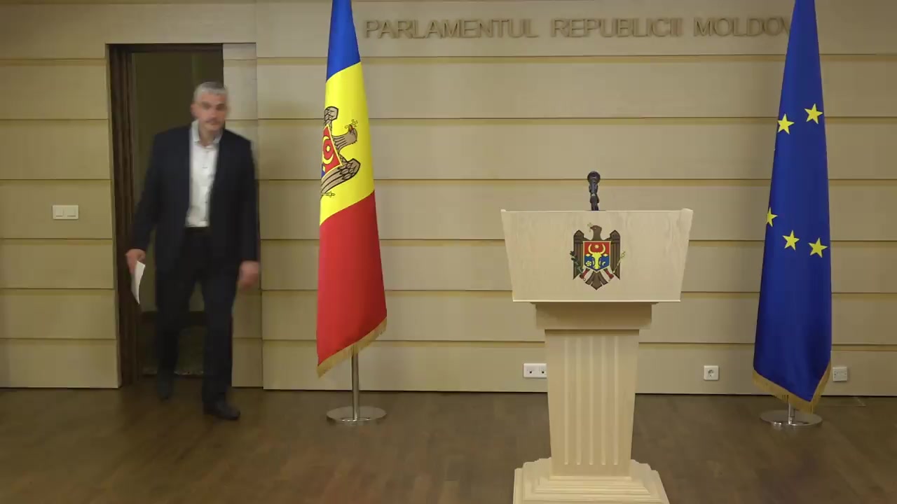 Briefing susținut de Președintele Comisiei de anchetă pentru elucidarea tuturor circumstanțelor devalizării sistemului bancar din Republica Moldova și investigării fraudei bancare, Alexandru Slusari