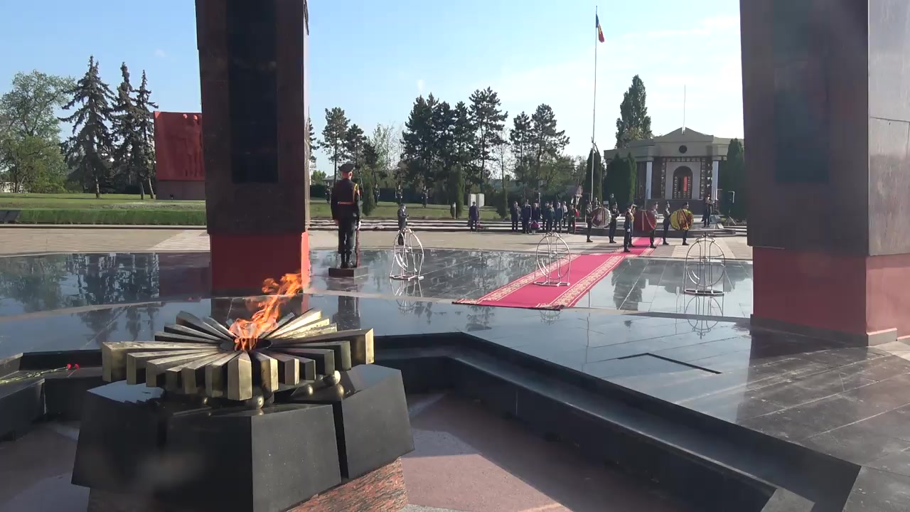 Ceremonia consacrată Zilei Victoriei și comemorării eroilor căzuți pentru independența Patriei