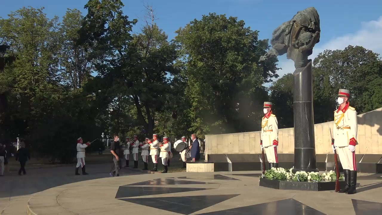 Depuneri de flori la Complexul memorial „Eternitate” cu prilejul Zilei Independenței Republicii Moldova