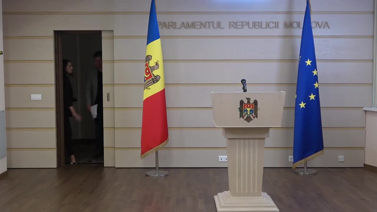 Briefing de presă susținut de către deputatul socialist Bogdan Țîrdea cu tema „Cum oamenii buni au furat moldovenii de 9.5 miliarde de lei!”