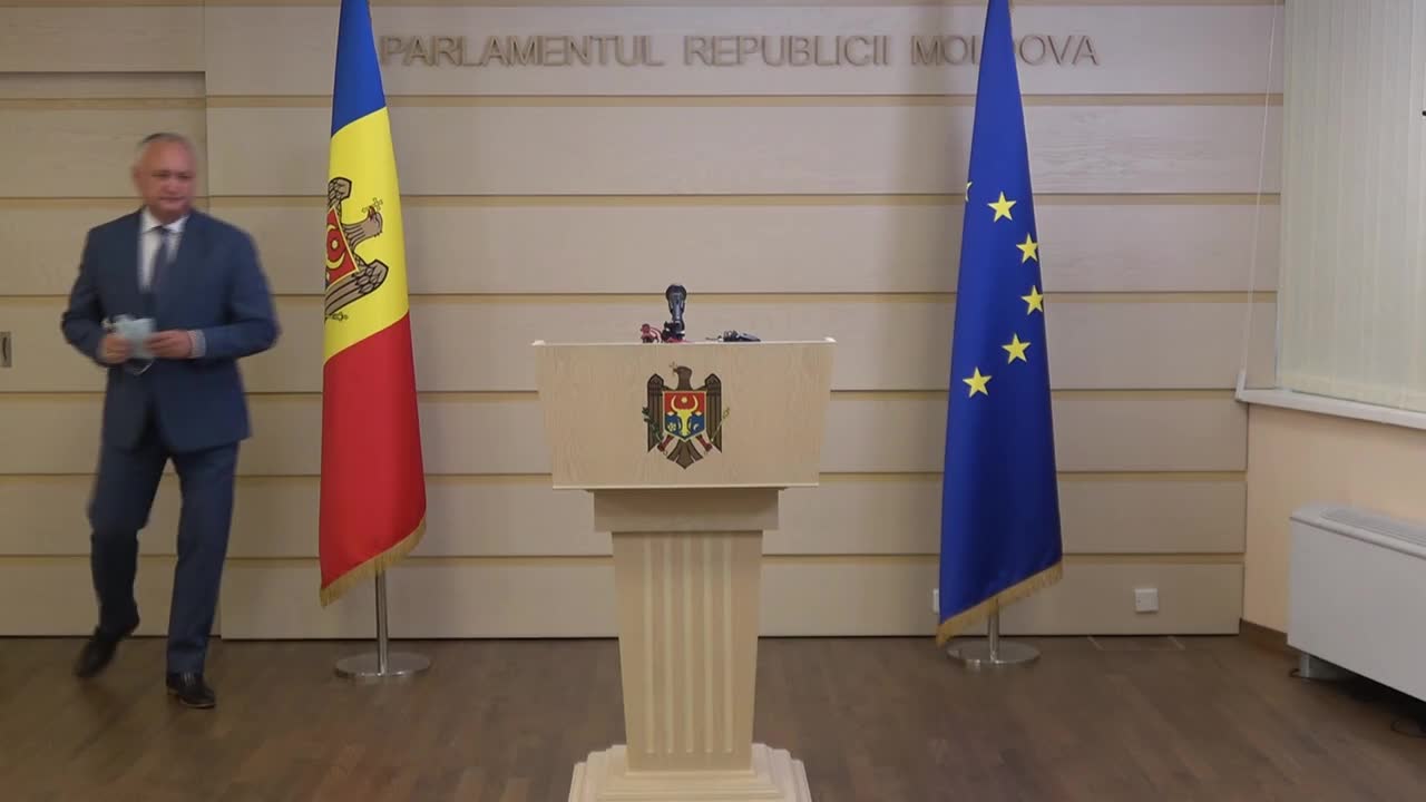 Briefing de presă susținut de deputatul Blocului Comuniștilor și Socialiștilor, Igor Dodon, în timpul ședinței Parlamentului Republicii Moldova din 13 august 2021