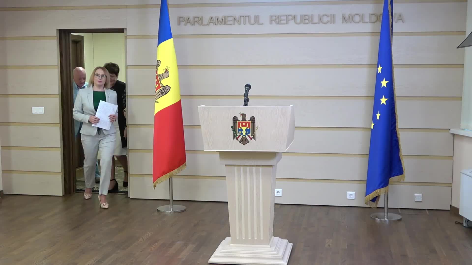 Briefing de presă susținut de deputata Fracțiunii Partidului Acțiune și Solidaritate, Angela Munteanu-Pojoga, secretarul Comisiei drepturile omului și relații interetnice, cu privire la înregistrarea unei noi inițiative legislative