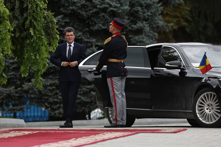 Ceremonia de întâmpinare a Președintelui României, Nicușor Dan, de către Președinta Republicii Moldova, Maia Sandu
