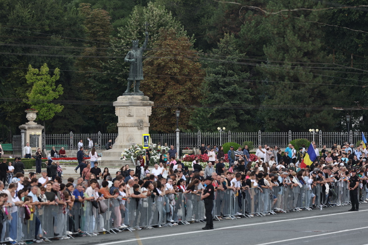 Parada militară cu ocazia celei de-a 35-a aniversări a Independenței Republicii Moldova