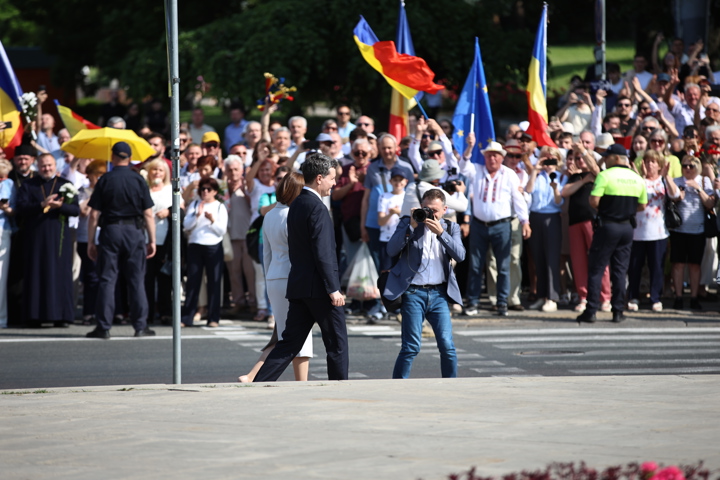 Depunerea unei coroane de flori la Monumentul lui Ștefan cel Mare și Sfânt, de către Președintele României, Nicușor Dan