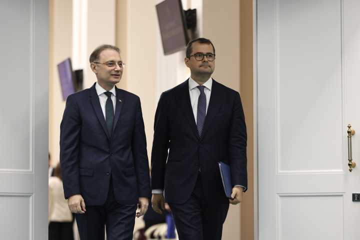 Conferință de presă susținută de prim-ministrul României, Luca Niculescu, și prim-ministrul Republicii Moldova, Vasile Tofan