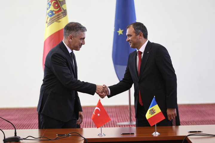Ceremonia de semnare a contractul pentru construcția LEA 400 kV Bălți–Suceava și Acordului de Grant pentru interconectarea rețelelor de energie electrică cu România
