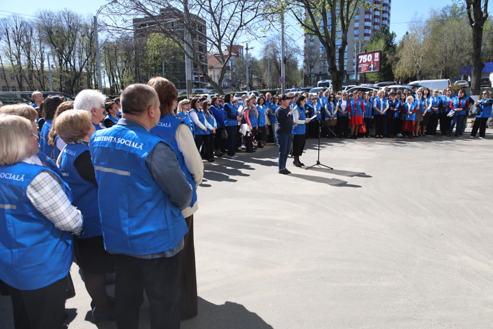 Eveniment de donație a vestelor pentru lucrătorii sociali implicați în prestarea serviciului „Îngrijire socială la domiciliu”
