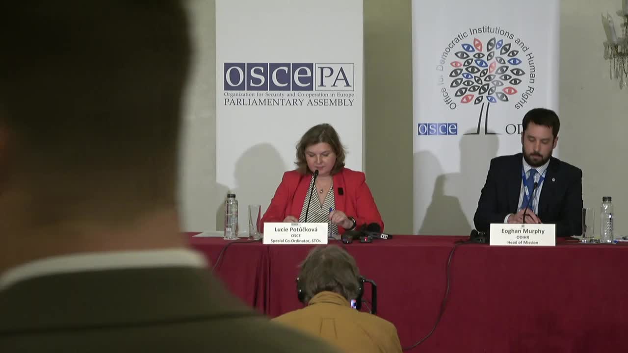 Conferință de presă susținută de observatorii internaționali OSCE pentru alegerile prezidențiale din România