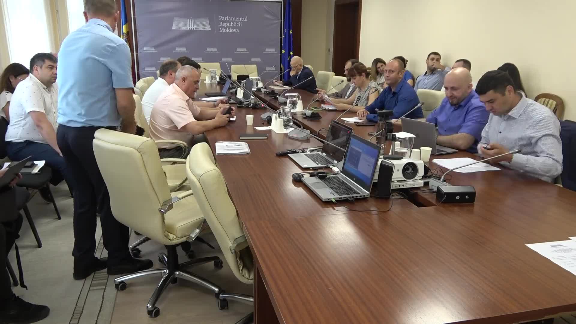 Consultări publice asupra proiectului de modificare a Legii privind plata pentru poluarea mediului, organizate de Comisia mediu, climă și tranziție verde