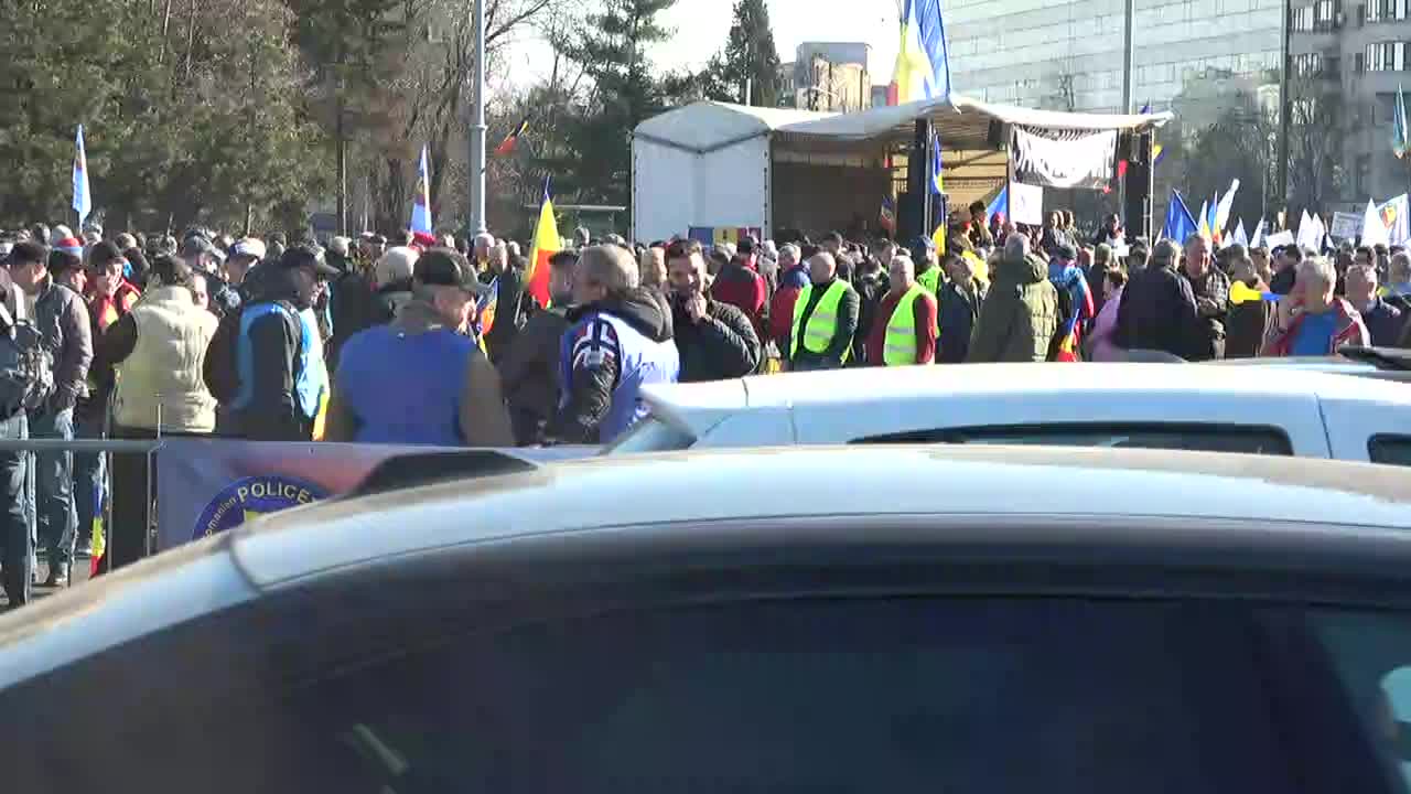 Protest al sindicatelor poliție și apărare în Piața Victoriei