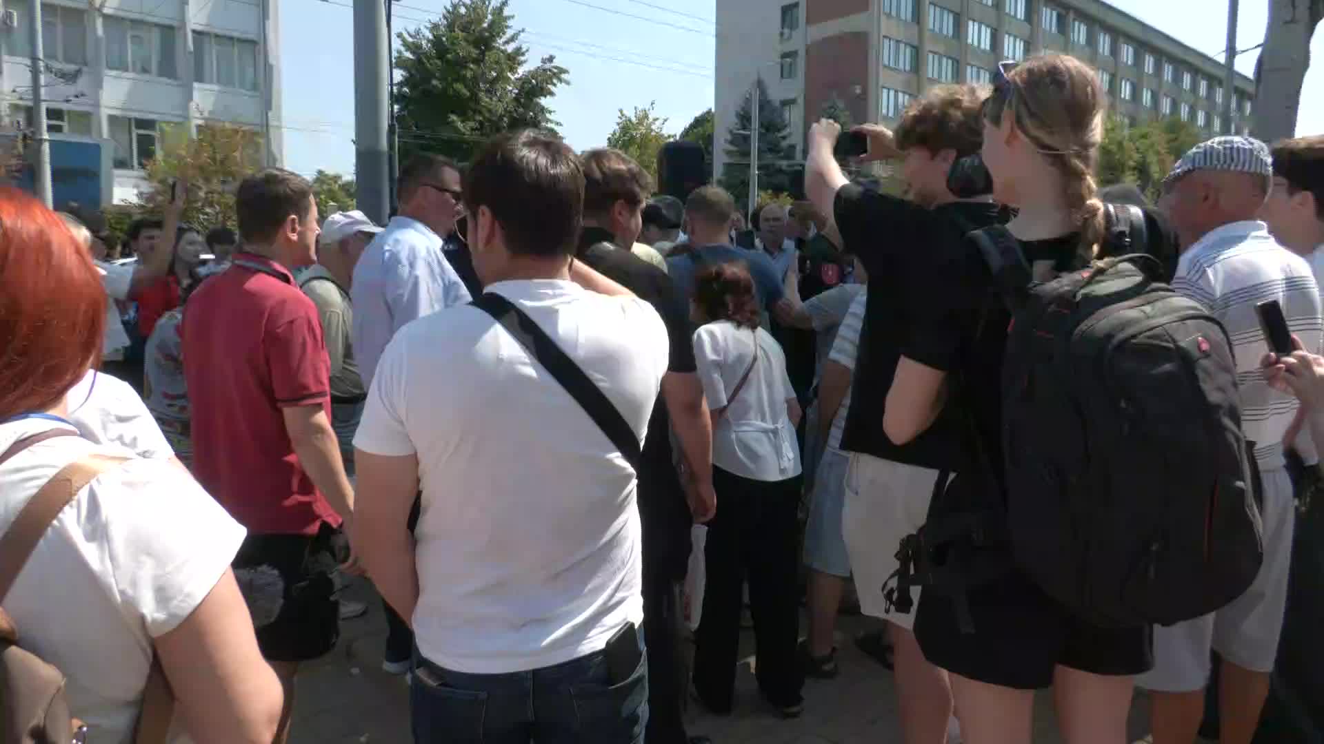 Acțiune de protest în susținerea Evgheniei Guțul și Svetlanei Popan la Judecătoria Buiucani