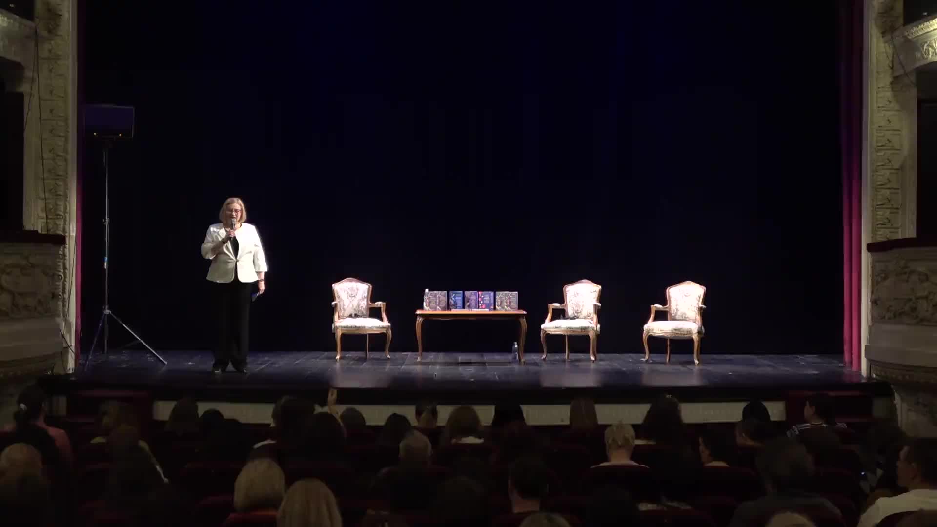 Narine Abgarian la București, în dialog cu Marius Constantinescu