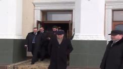 Traian Băsescu întâmpinat de locuitorii or. Cahul la ieșirea din Universitatea de Stat din Cahul