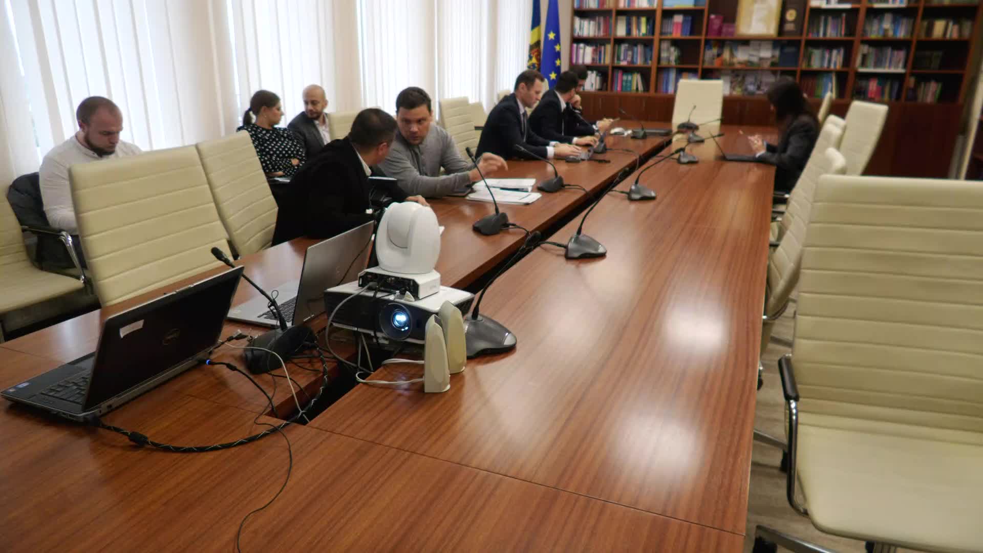Consultări publice asupra proiectelor de lege care se referă la declararea utilității publice a lucrărilor de modernizare a sistemelor colective de alimentare cu energie termică implementate în municipiile Chișinău și Bălți, organizate de Comisia pentru economie, buget și finanțe