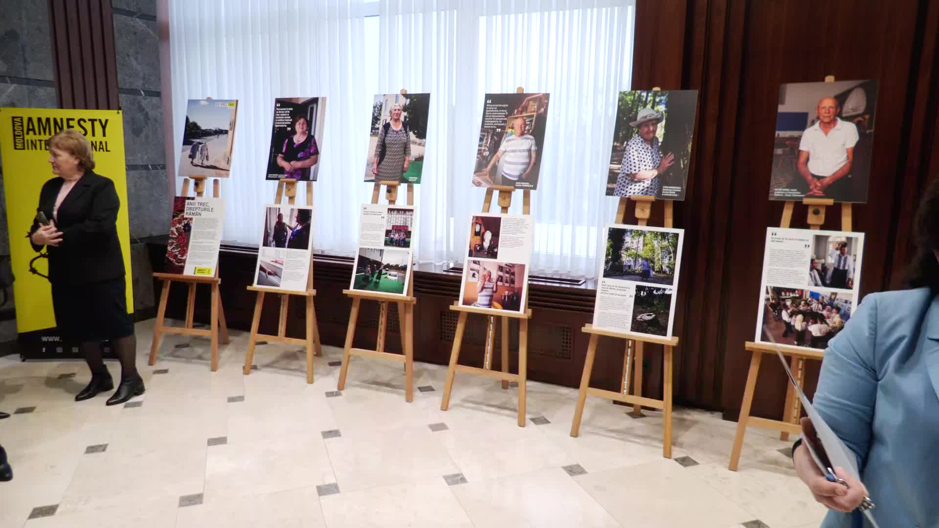 Inaugurarea expoziției „Anii Trec, Drepturile Rămân” din cadrul campaniei „CU VOCE TARE! Cere o lume în care drepturile omului durează o viață întreagă”