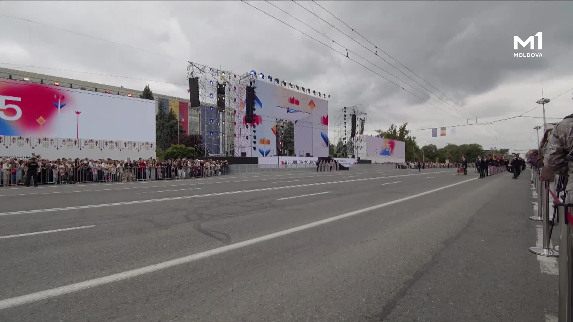 Parada militară cu ocazia celei de-a 35-a aniversări a Independenței Republicii Moldova