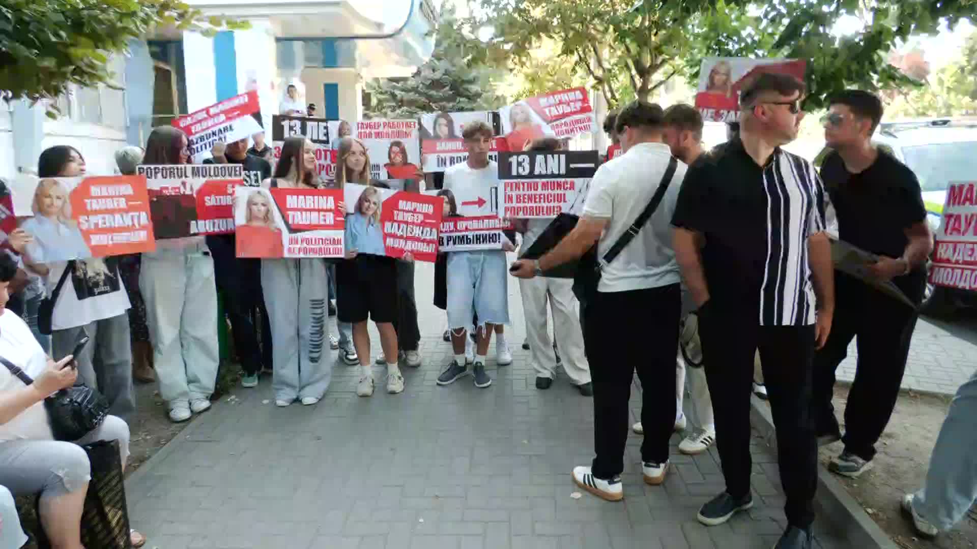 Acțiune de protest în fața Judecătoriei Buiucani în sprijinul Marinei Tauber