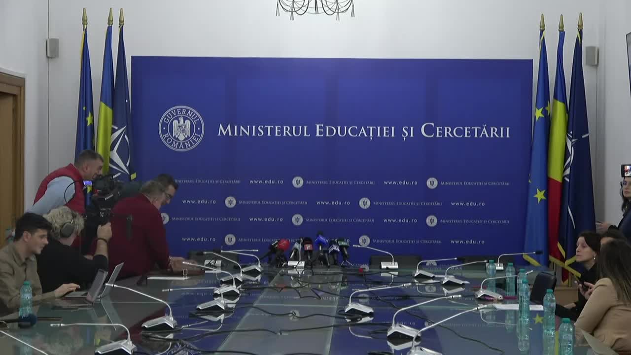 Conferință de presă susținută de ministrul Educației și Cercetării, Daniel David, pe tema planurilor-cadru pentru învățământul liceal