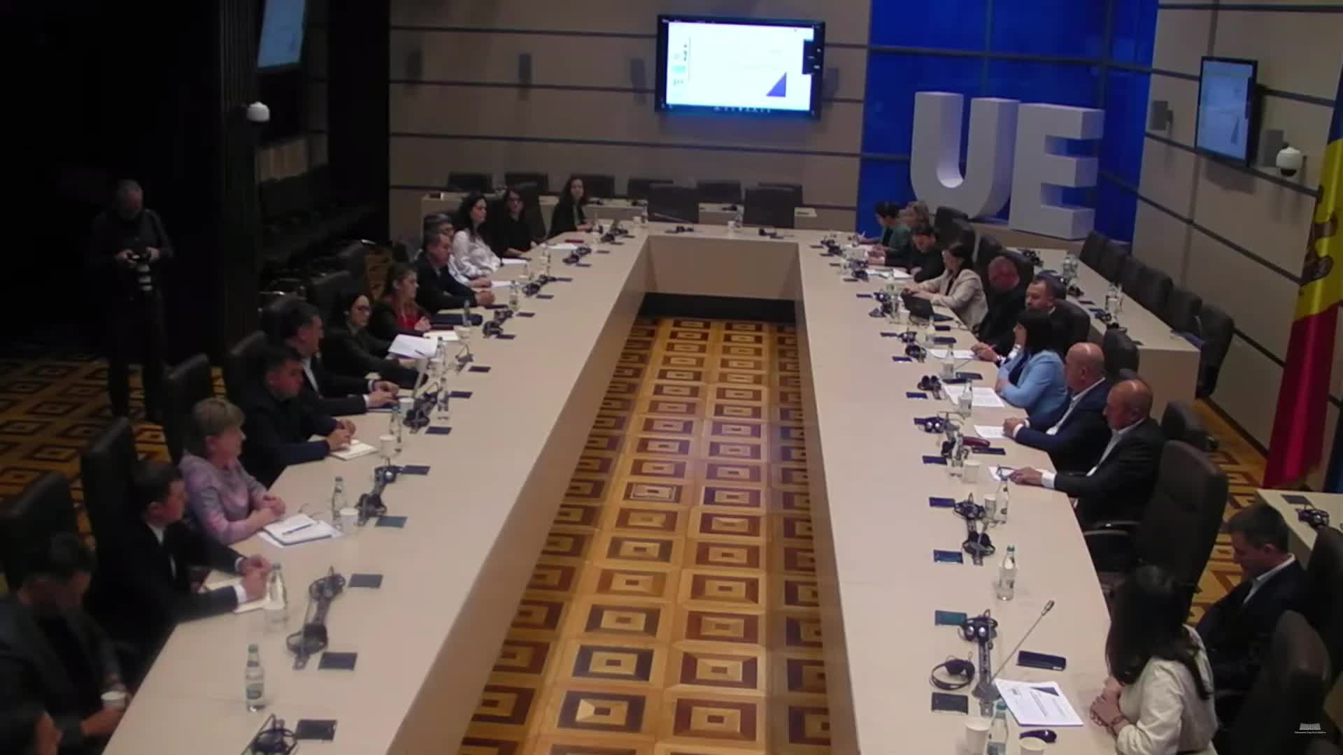 Platformă de comunicare cu genericul „Accelerarea reformei administrației publice în Republica Moldova”, organizată de Comisia administrație publică și dezvoltare regională