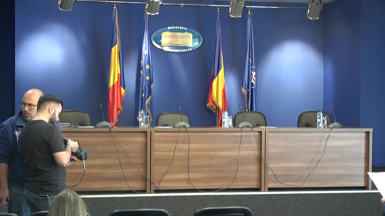 Conferință de presă susținută de ministrul Transporturilor și Infrastructurii al României, Sorin Grindeanu, cu ocazia semnării contractului pentru execuția primului lot al Drumului Expres Arad – Oradea