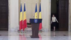 Ceremonia de decorare a meșterilor populari declarați „Tezaure Umane Vii” de către președintele României, Klaus Iohannis