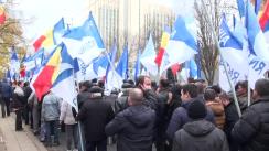 Miting de protest organizat de Partidul Nostru pentru a cere anularea majorării tarifelor la energia electrică, demisia președintelui Republicii Moldova, Nicolae Timofti, și organizarea alegerilor parlamentare anticipate