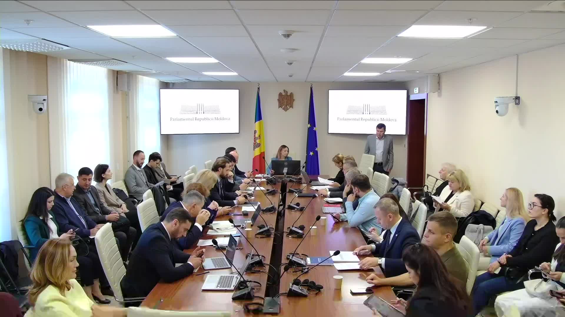 Audieri publice privind situația muncitorilor străini: identificarea dificultăților practice și a soluțiilor de reglementare din perspectiva angajatorilor, companiilor de recrutare și asociațiilor profesionale, organizate pe platforma Comisiei pentru protecție socială, sănătate și familie