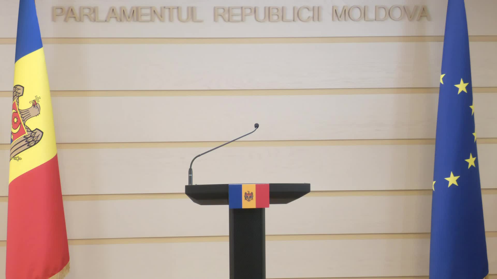 Briefing de presă susținut de către deputații PCRM Valeriu Muduc, Inga Sibova și Vera Cernega
