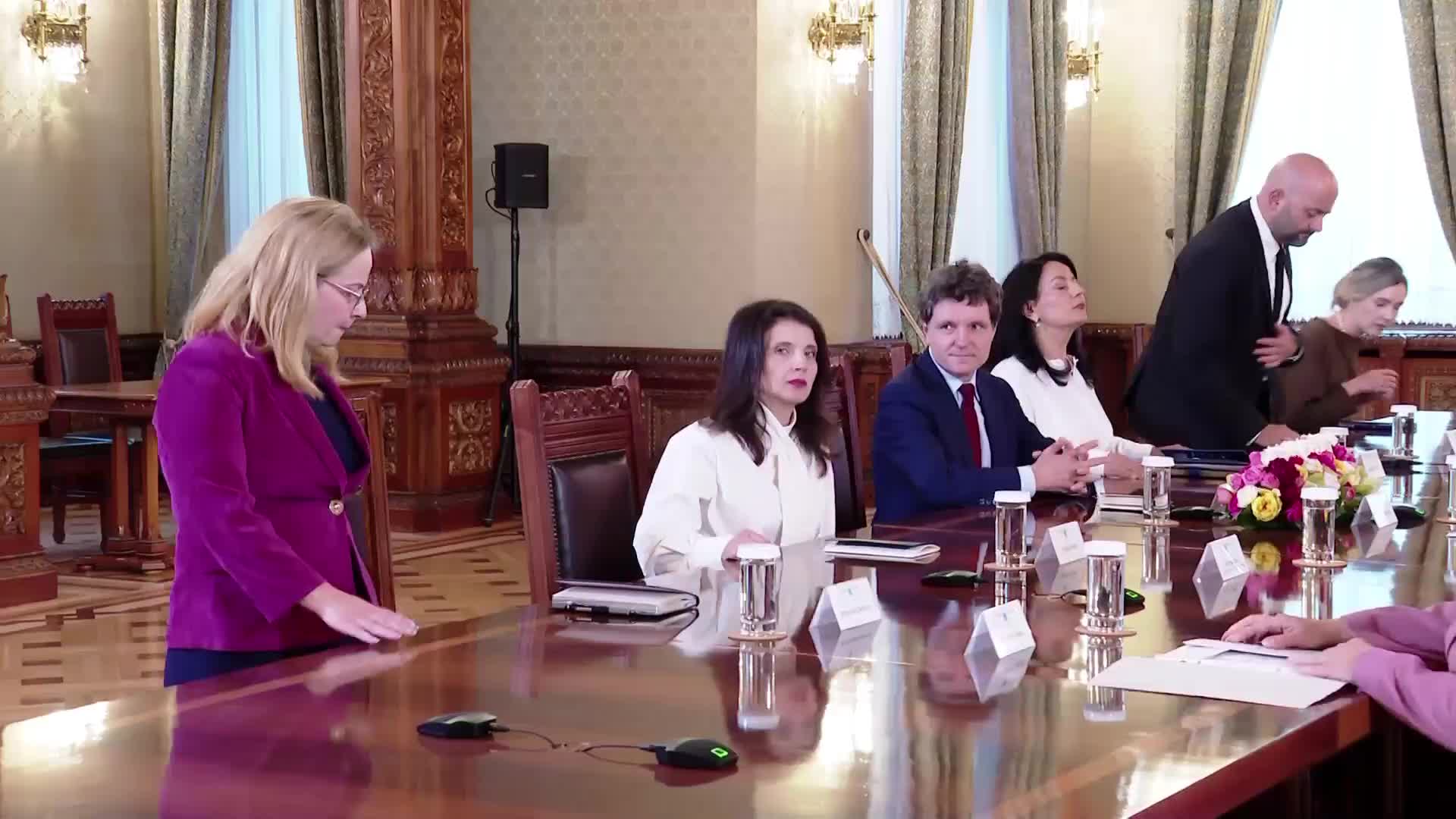 Consultări cu partidele și formațiunile politice parlamentare în vederea desemnării candidatului la funcția de prim-ministru - Grupul parlamentar Uniți pentru România