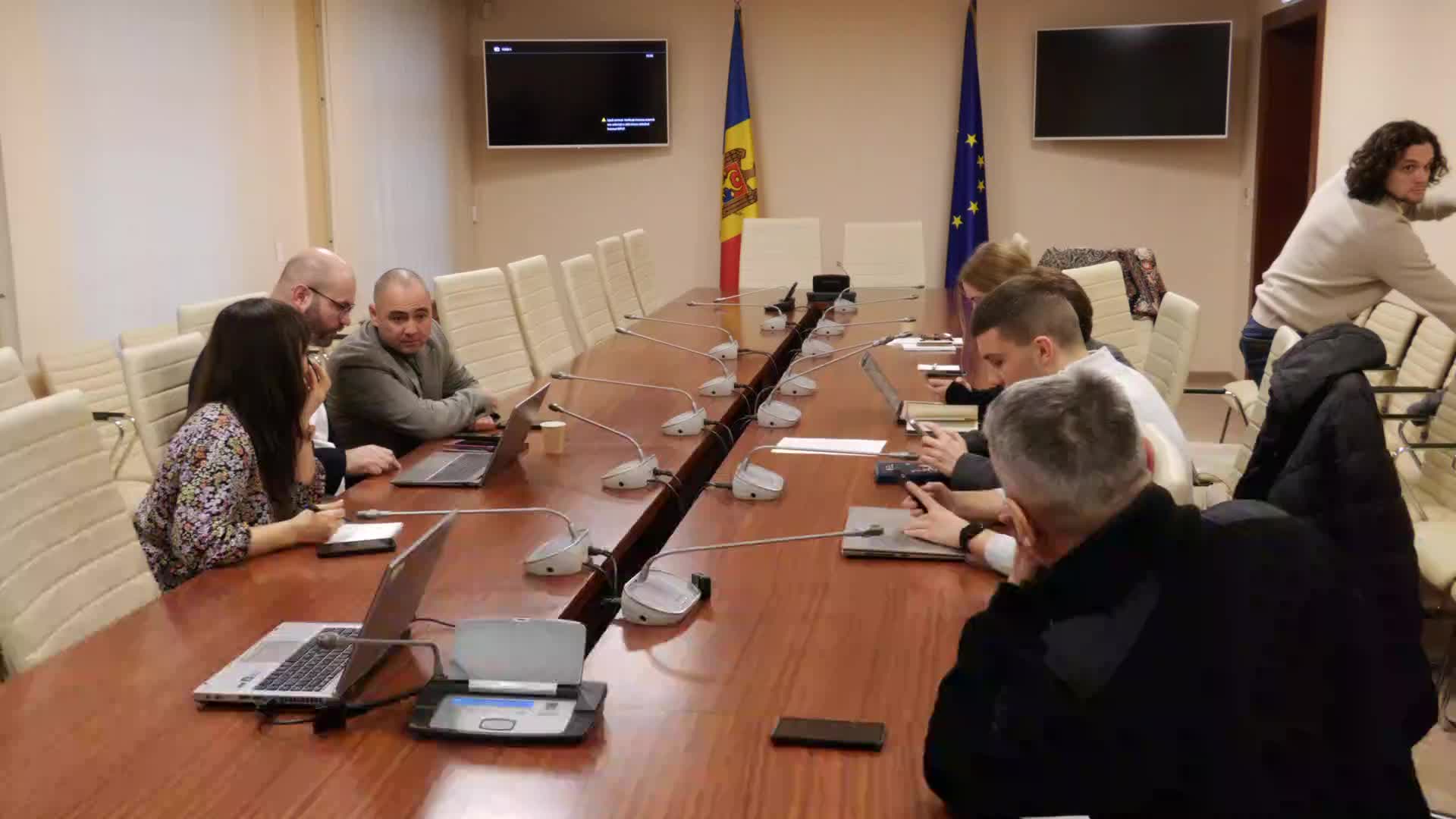Consultări publice organizate de Comisia pentru cultură, educație, cercetare, tineret, sport și mass-media cu referire la proiectul de lege cu privire la activitatea de voluntariat