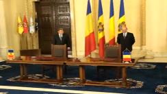 Ceremonia semnării documentelor oficiale de către președintele României, Traian Băsescu și președintele interimar a Republicii Moldova, Mihai Ghimpu