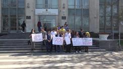 Flashmob desfășurat de organizațiile de tineri PAS Youth și Tinerii DA cu ocazia lansării campaniei naționale „Hârtie și săpun”