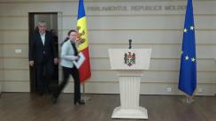 Conferință de presă susținută de către deputații Fracțiunii ACUM Platforma DA, Alexandru Slusari și Inga Grigoriu, împreună cu un grup de angajați din raionul Briceni, care nu și-au ridicat salariile de un an