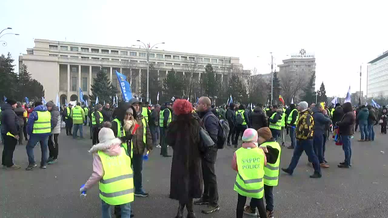 Protest în fața Guvernului față de Ordonanța „austerității”