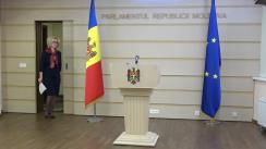 Briefing susținut de către deputații PSRM, Vladimir Odnostalco și Alla Darovannaia