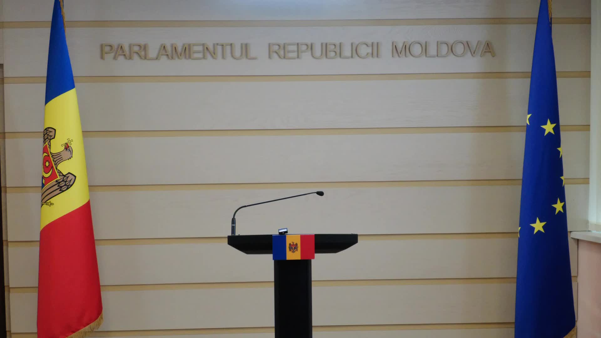 Briefing de presă susținut de către deputații din fracțiunea parlamentară „Alternativa” privind inițiativa legislativă despre regimul juridic al vehiculelor fără stăpân sau abandonate
