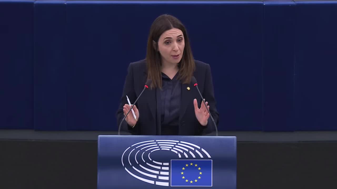 Combaterea deepfake-urilor create de IA și a exploatării sexuale pe platformele social media