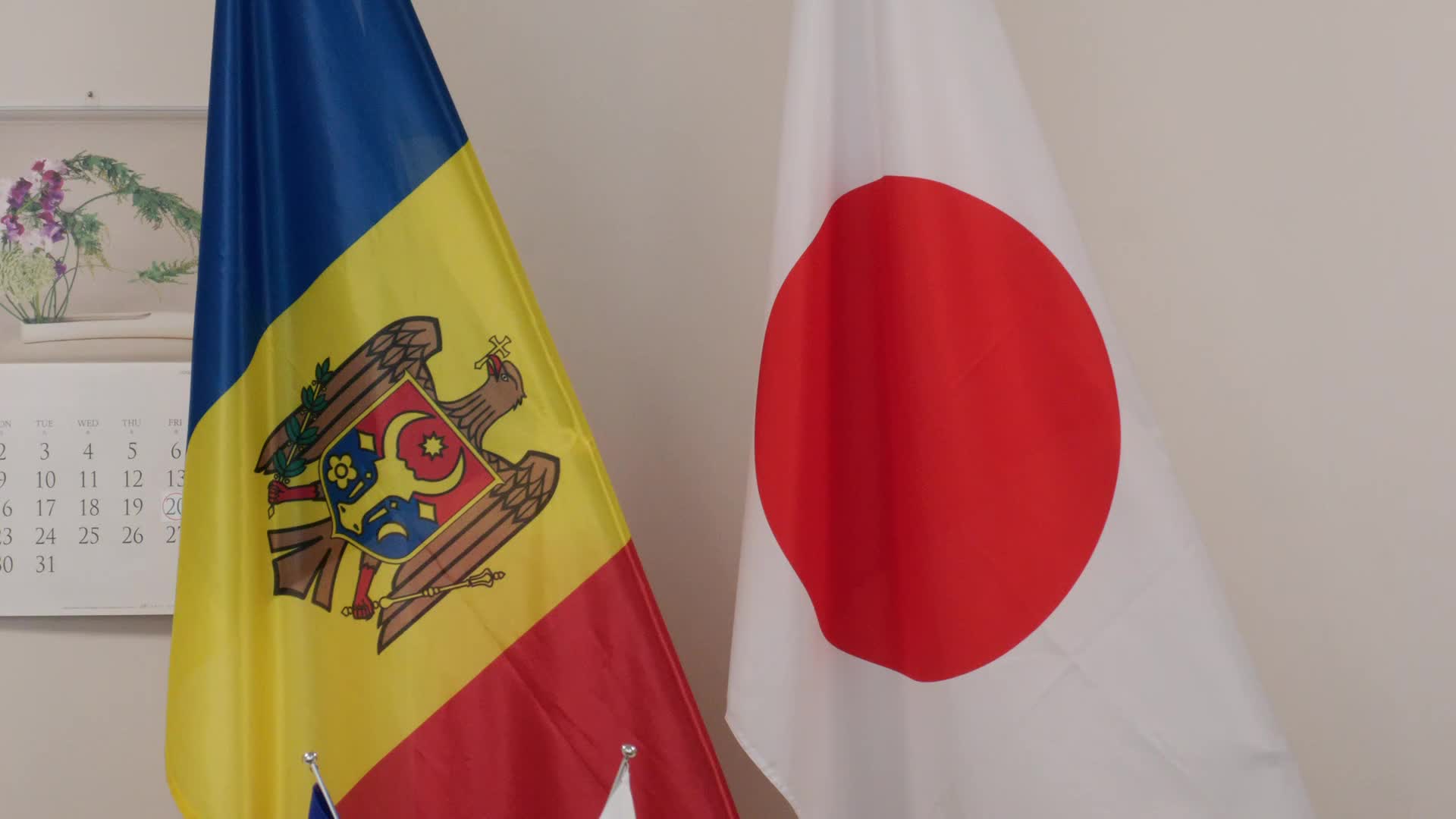 Ceremonia de semnare a contractelor de grant pentru implementarea proiectelor de securitate umană „Kusanone” pentru renovarea auditoriului al Liceul Teoretic „Matei Basarab”, Chișinău