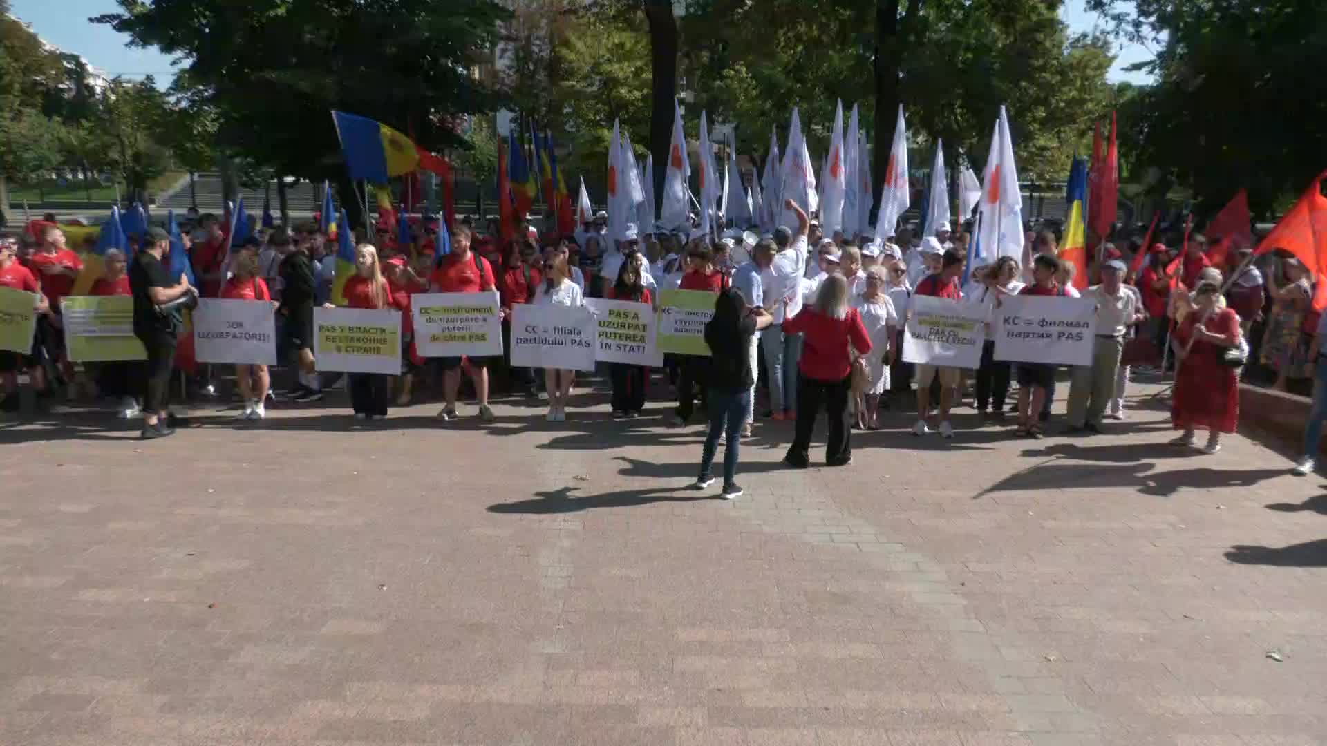 Acțiune de protest organizată de Blocul Electoral Patriotic al Socialiștilor, Comuniștilor, Inima și Viitorul Moldovei împotriva capturării Curții Constituționale de către PAS