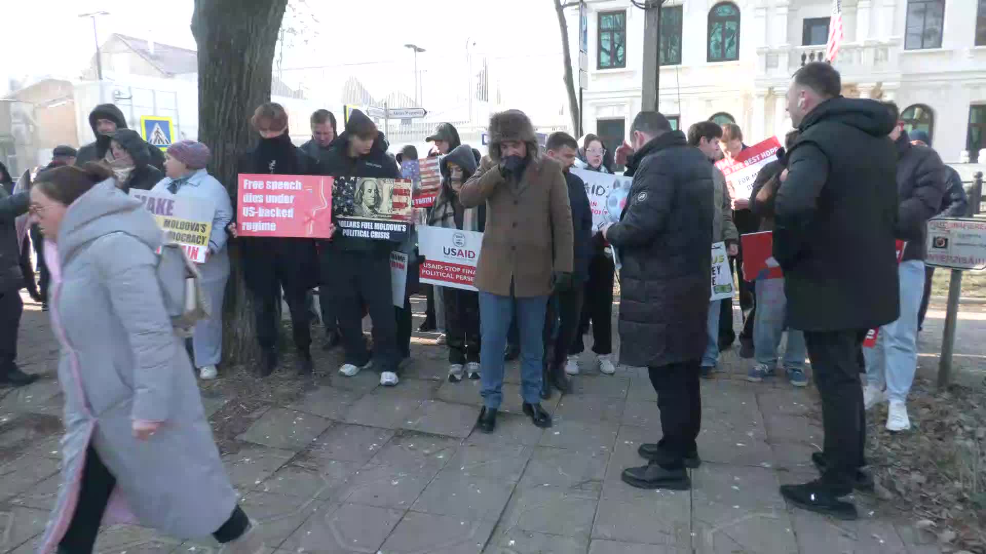 Acțiune de protest organizată de Partidul ȘANSĂ în fața Ambasadei SUA