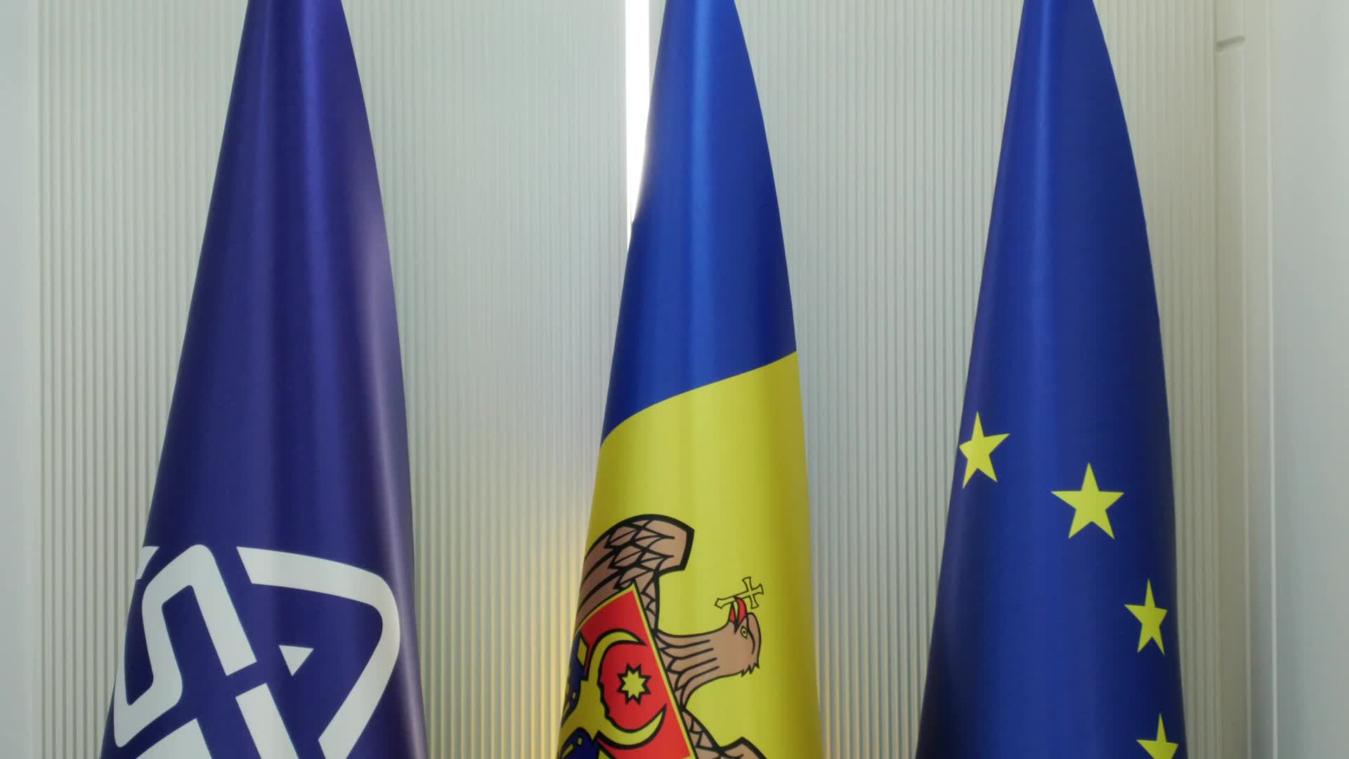 Lansarea a două servicii electronice inovatoare menite să simplifice relația cetățeanului cu administrația publică: Comandarea online a permisului de conducere și Vânzarea-cumpărarea online a vehiculelor