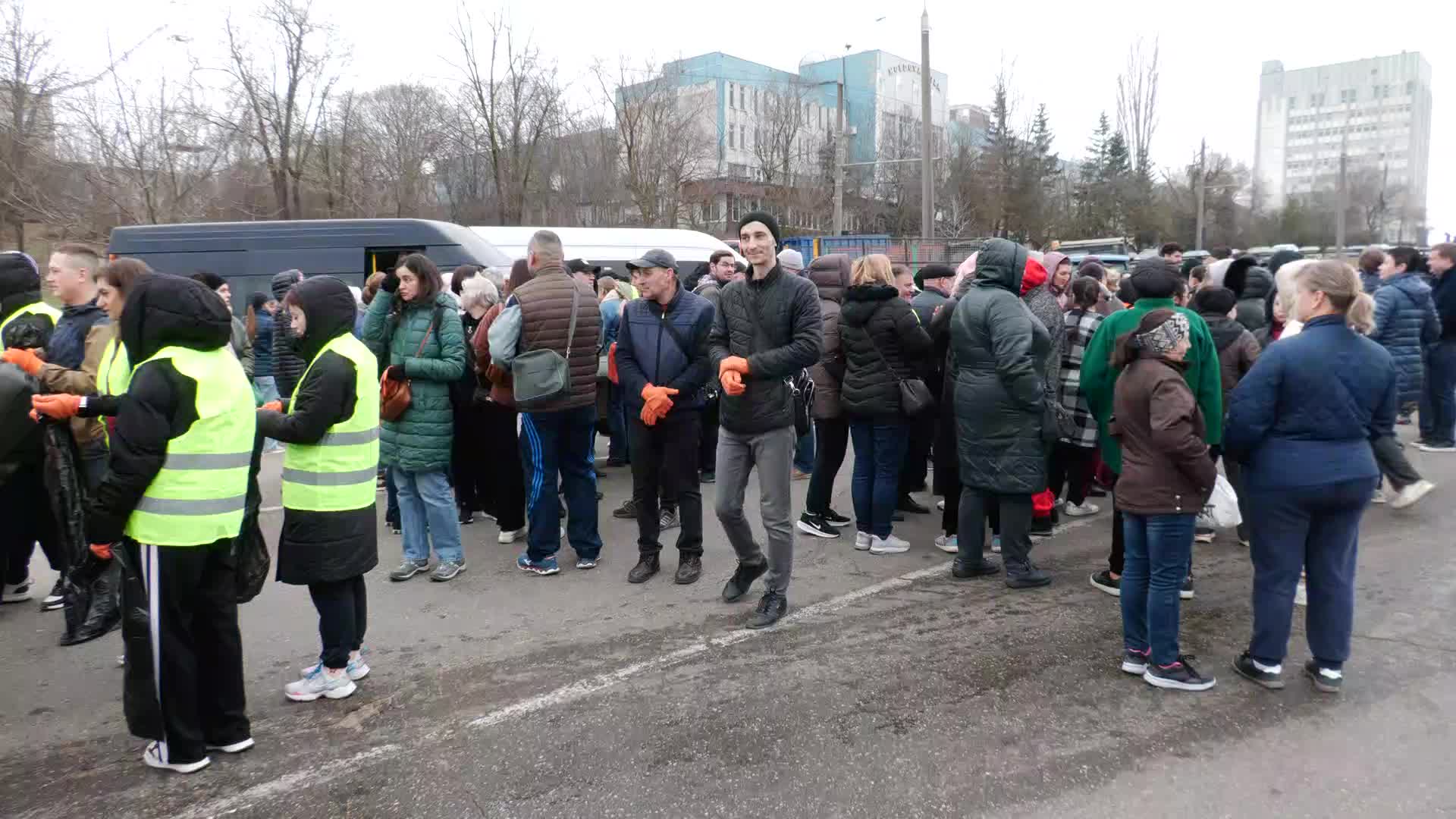 Acțiunea de salubrizare cu participarea întregului efectiv al serviciilor municipale de salubrizare în sectorul Centru, pe șos. Hâncești