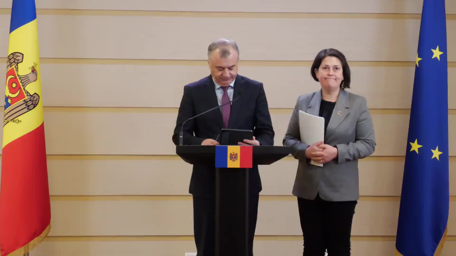 Briefing de presă susținut de către deputatul Ion Chicu
