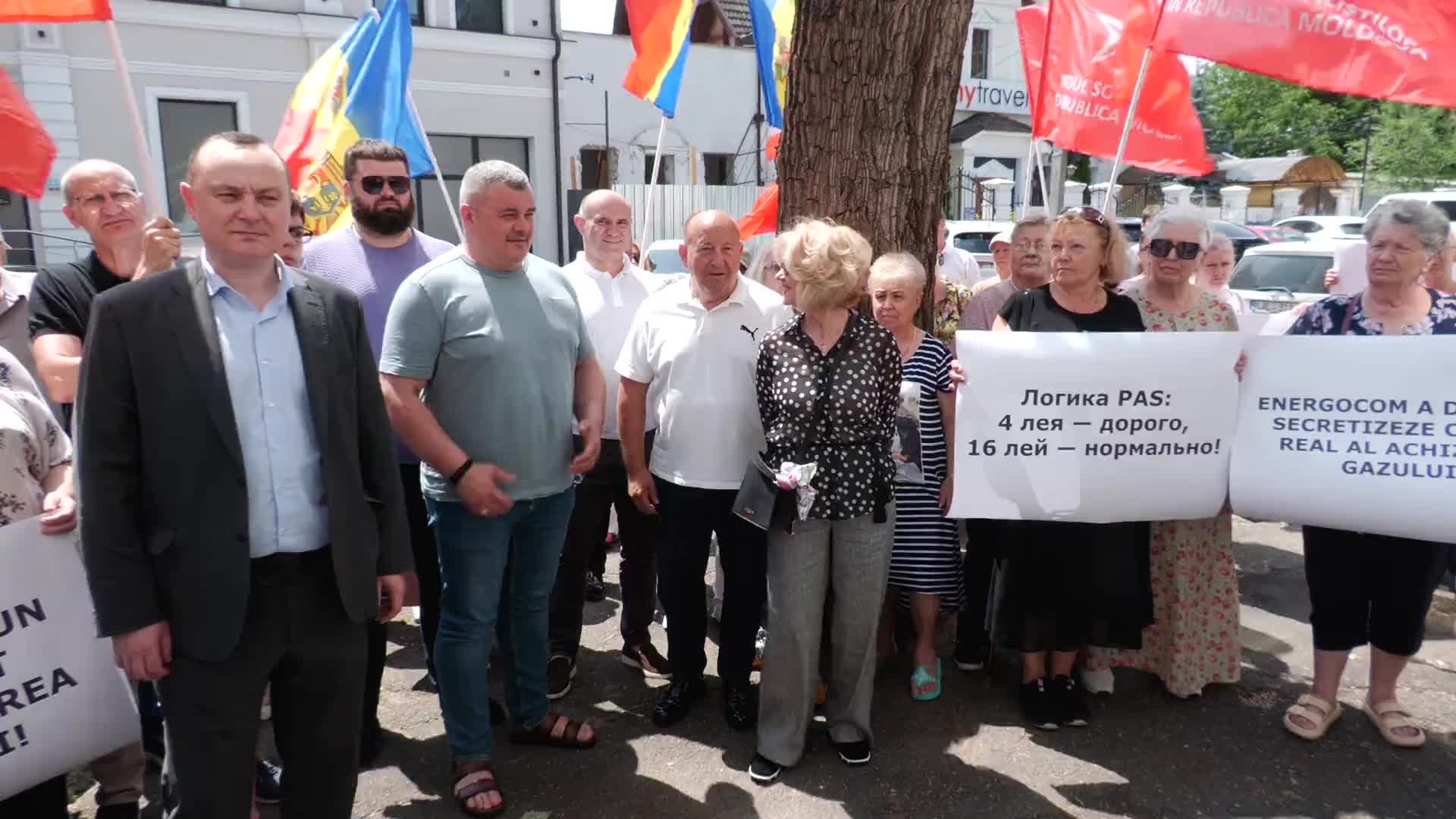 Acțiune de protest organizată de Partidul Socialiștilor din Republica Moldova în fața sediului Energocom